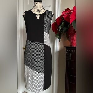 BLACK/WHITE SHEATH DRESS Size M Petite  NWT